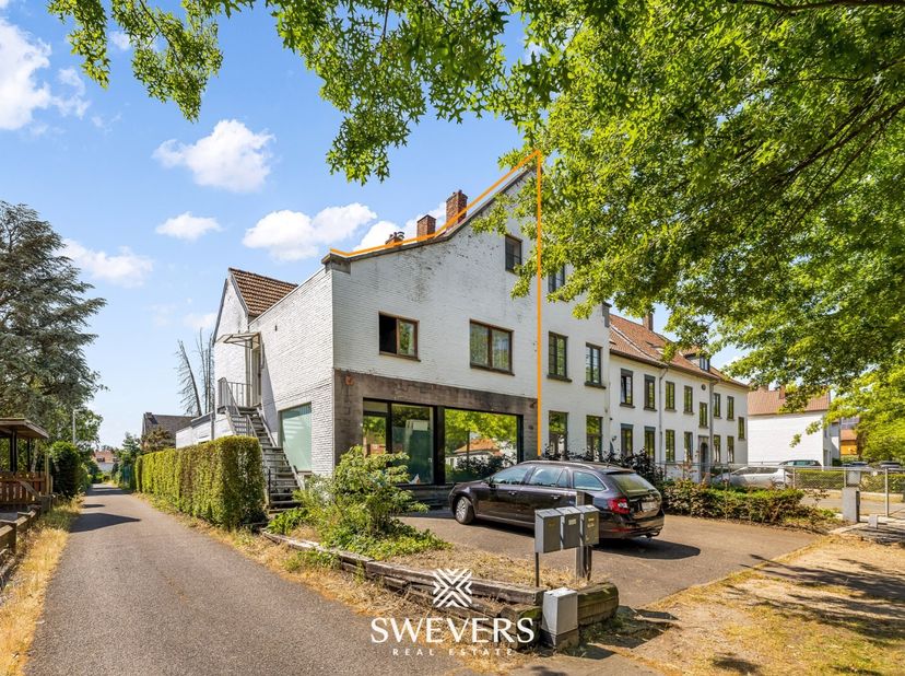 Voor meer info en fotos, surf naarwww.swevers.be  Ben jij op zoek naar een te renoveren woning met heel wat potentieel? Dan zit je in de Eikenlaan 65,