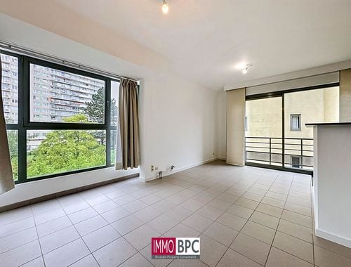                                        Appartement à louer à Ganshoren, € 950
