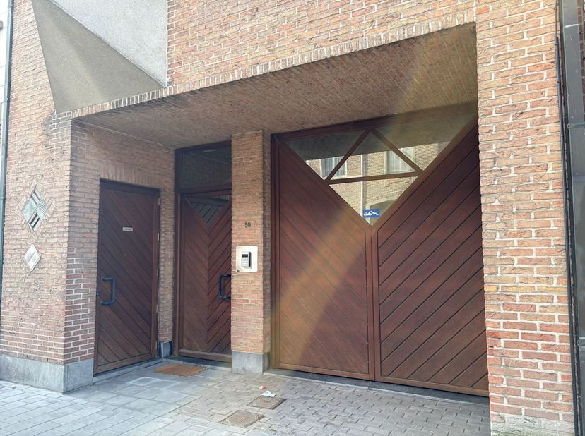 Appartement au 1er étage avec 2 chambres et une terrasse<br />
<br />
Situation : Cet appartement est situé dans la Schoolstraat à Temse et bénéficie
