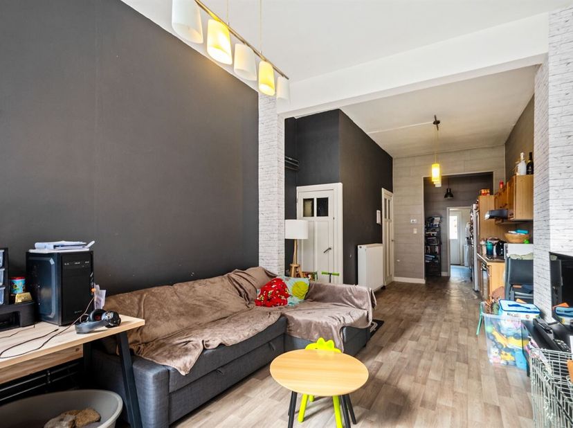Instapklare 2 slpk. woning met koer <br />
Ligging: Deze woning bevindt zich midden in het centrum, op wandelafstand van winkels, scholen, horeca, ope