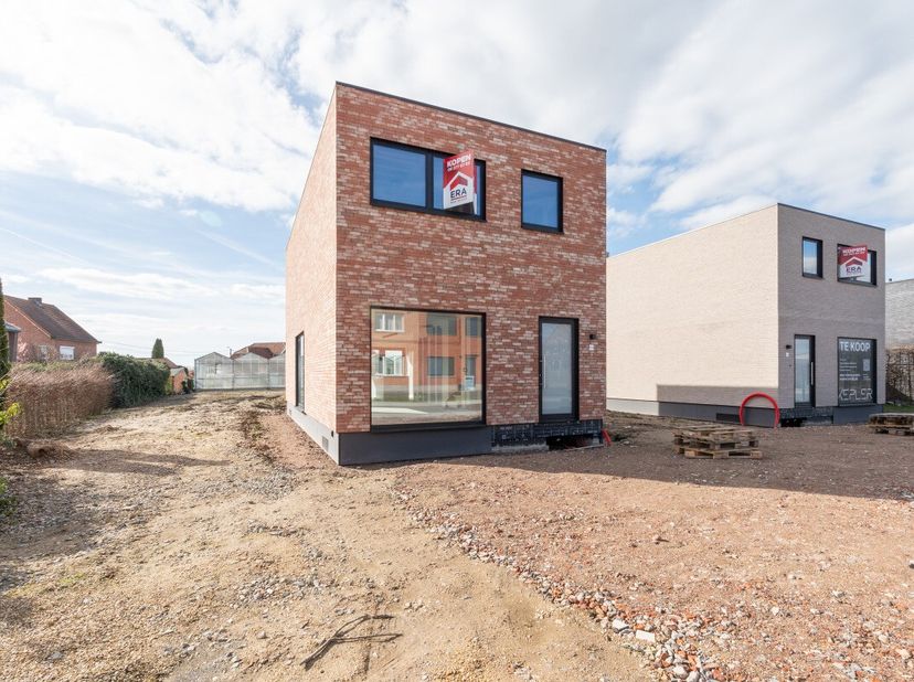 [[ DIT PAND NEEMT DEEL AAN DE ERA OPEN HUIZEN DAG OP 19/9 VAN 9:30 TOT 10:30 ]] Langs de Biesemstraat in Geetbets vind je twee open gezinswoningen waa