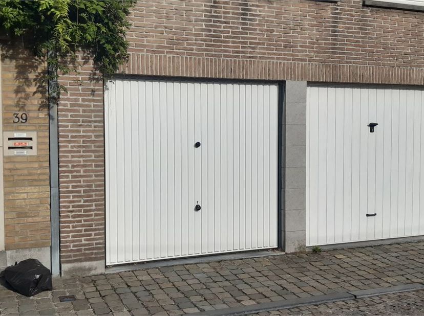 Garage te huur in Sulferbergstraat 41,
                    8000 Brugge