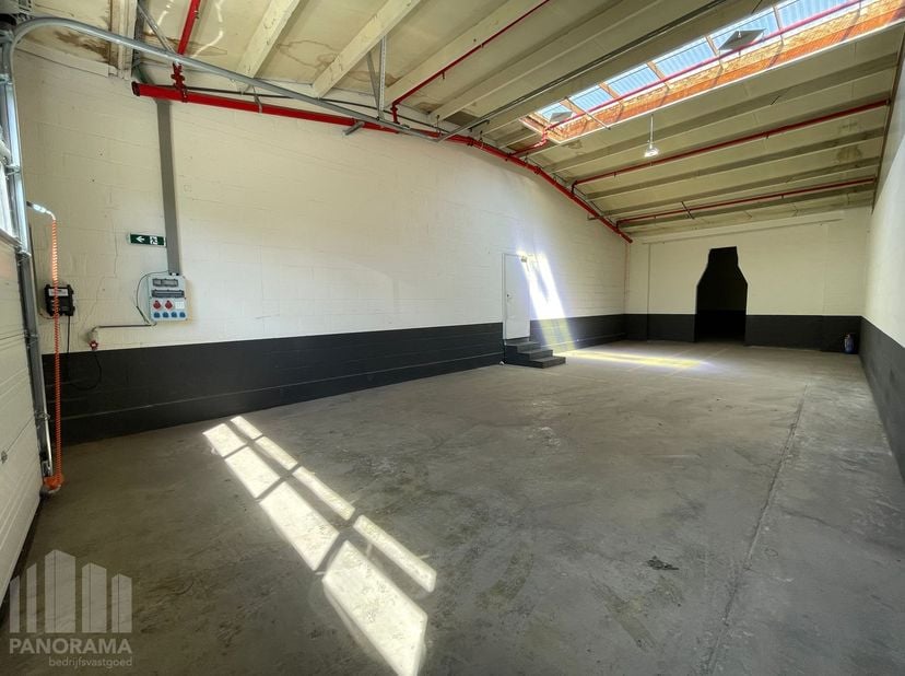 Bedrijfsvastgoed te huur in Izegemsestraat 95,
                    8800 Roeselare