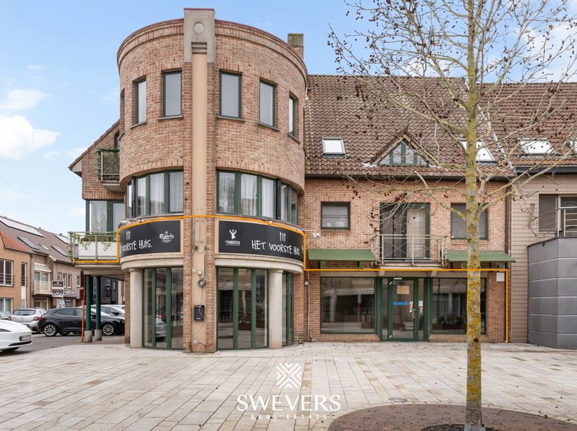 Voor meer info en fotos, surf naar www.swevers.be  Dit handelspand in het bruisende Beringen biedt een sterke commerciële opportuniteit op een goed be