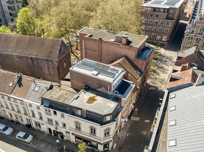 Chambre étudiante clé sur porte d'env. 12,5 m² avec douche et lavabo privatifs dans un immeuble entièrement rénové en plein centre de Louvain, juste d