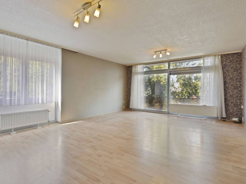 Bent u op zoek naar een instapklaar en strategisch gelegen vastgoed? Dit uitzonderlijke appartement in Borsbeek biedt een perfecte combinatie van rust