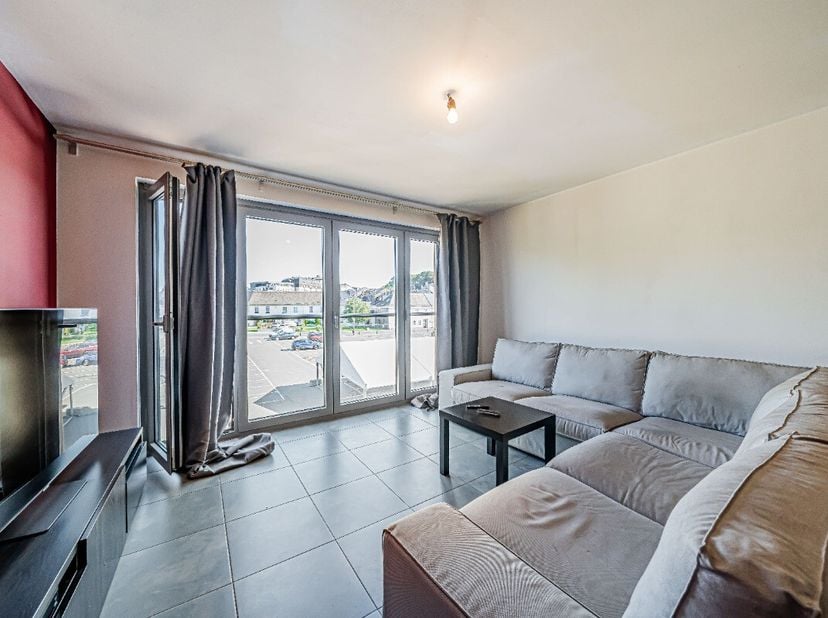 ERA B-LUX biedt u dit 1-slaapkamer appartement aan, ideaal gelegen in Bastogne, dicht bij het centrum en alle voorzieningen.Het appartement biedt een