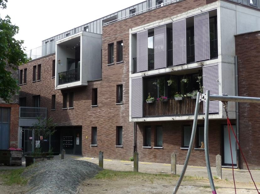 Mooie penthouse 90m2 met terras rondom van 40m2 oriëntatie O-Z-W, met kelderberging en autostaanplaats.<br />
Kleinschalige residentie bouwjaar 2016.<