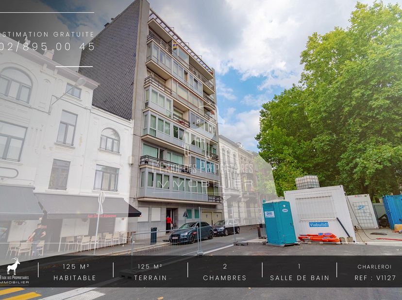 L'ETUDE DES PROPRIETAIRES biedt u een zeer groot en licht appartement te koop aan in het hartje van CHARLEROI.<br />
Ideaal voor jonge stellen die zic