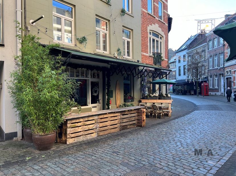Karaktervol handelshuis met kelder centrum Hasselt
