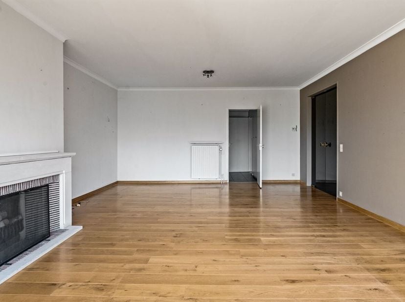 Openhuizendag op zaterdag 13 juni van 15u30 - 16u30<br />
Locatie: Dit appartement is gelegen op de tweede verdieping van een goed onderhouden gebouw