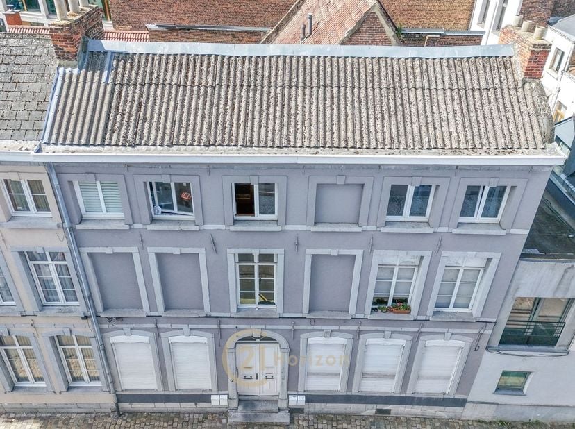 Ref: 7558 - Rue des Tuileries,2 - 7000 Mons<br />
<br />
Immeuble de rapport de 4 entités au centre de Mons proche de la gare et la grand place. Idé