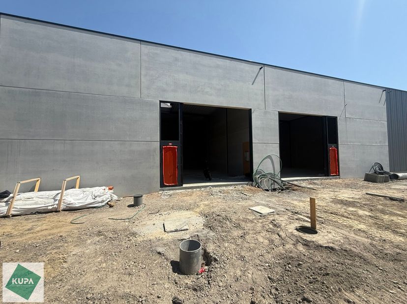 Bent u op zoek naar een strategisch gelegen en kwalitatieve bedrijfsruimte voor uw onderneming? Deze nieuwbouw KMO-unit in het moderne bedrijvenpark A
