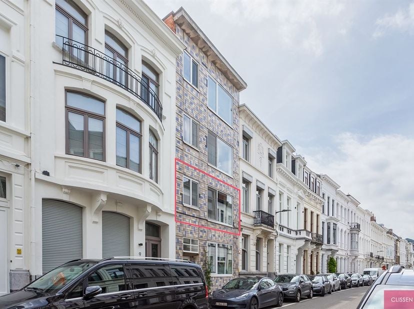 Appartement confortable et rénové avec terrasse dans un emplacement de choix ! Entre les quartiers convoités de Markgrave et d'Harmonie, cet apparteme