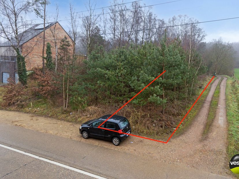 Deze bouwgrond voor een halfopen bebouwing bevindt zich aan de Oostereindestraat in Lummen, op een strategische locatie met vlotte verbindingen naar d