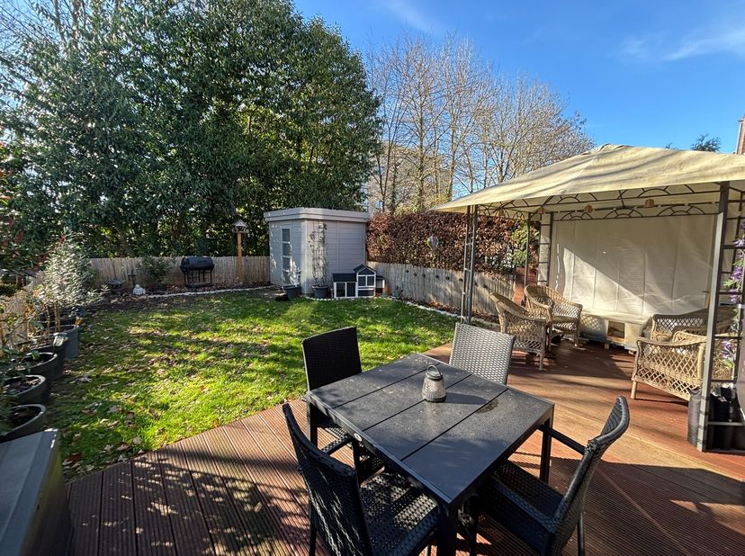 Prachtig gelijkvloers in privé domein met 2 SLPK, tuin, terras + parking<br />
Immo Poot stelt u dit prachtige gelijkvloers appartement voor gelegen i