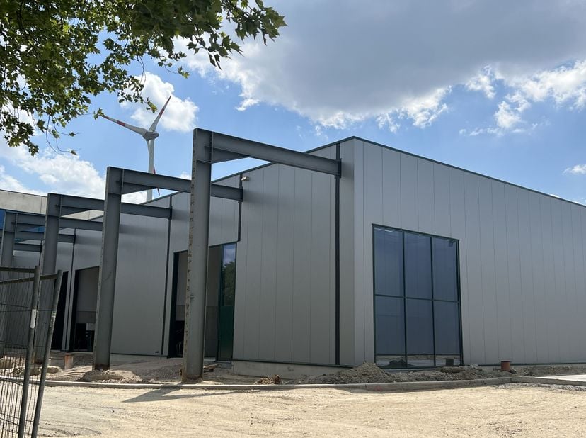 Unité PME de 256 m². Parc d'activités «RE|CORE», sur l'ancien site Recorsite. Ici, des unités PME d'une superficie allant de 256 m² à 433 m² sont prop