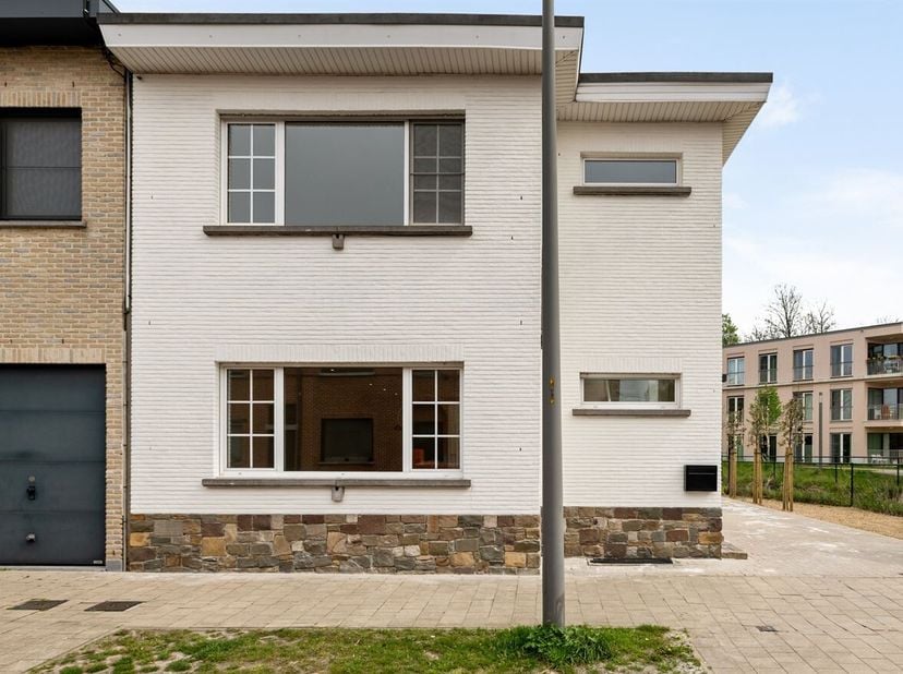 Gerenoveerde HOB met 3 slpk's ideaal gelegen in het gegeerde Mariaburg (Ekeren), grens Brasschaat!<br />
Ligging: Gelegen in een rustige en residentië
