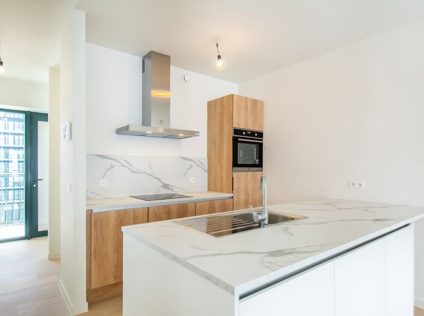 Dit nieuwbouwappartement van het project De Groene Poort geniet van een uitstekende ligging aan het Lobroekplein en het Kalverweipark, in de nieuwe dy