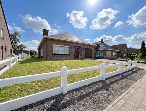                                         Bungalow te koop in Sint-Pauwels, € 375.000
