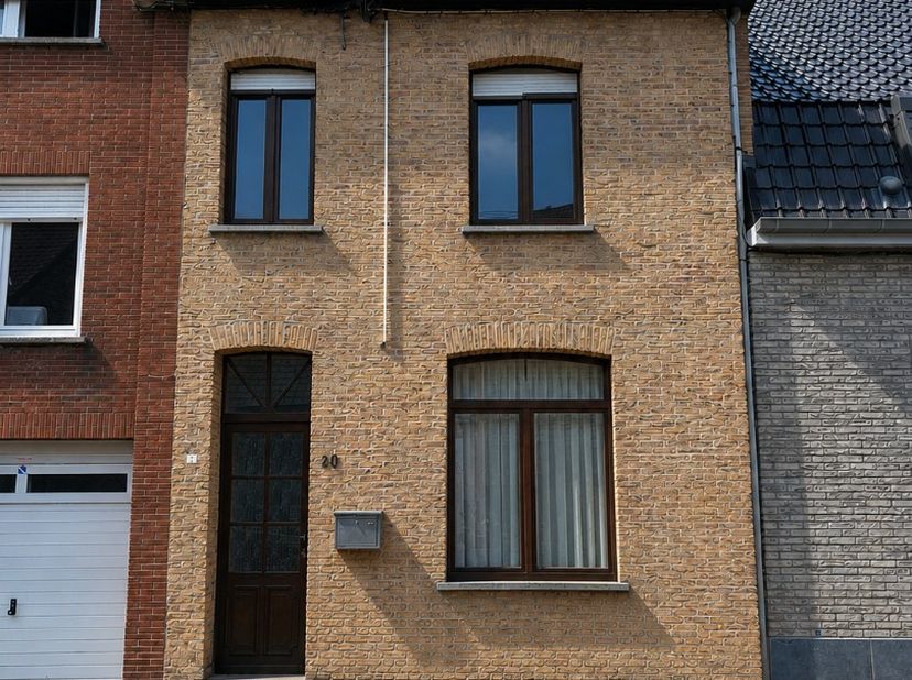 Instapklare woning te koop in Bissegem!<br />
<br />
Bijkopen van een garagebox kan voor 15.000 euro. <br />
<br />
Bij het binnengaan bevindt zich aa