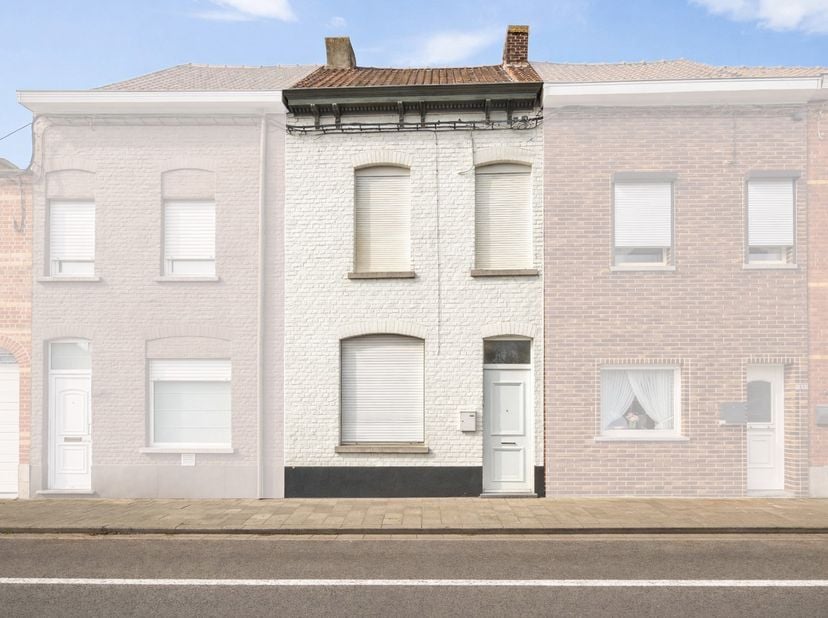 Êtes-vous à la recherche d'une maison que vous pourrez aménager entièrement selon vos goûts ? Cette maison de ville à rafraîchir, située au cœur de Ha
