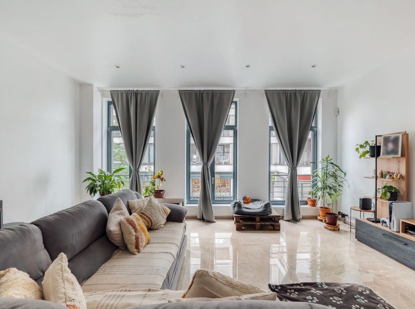 BRUSSEL, aan de rand van het Marie-Louiseplein en op wandelafstand van de Europese instellingen, prachtig DUPLEXAPPARTEMENT (2slp/2badk) gelegen in ee