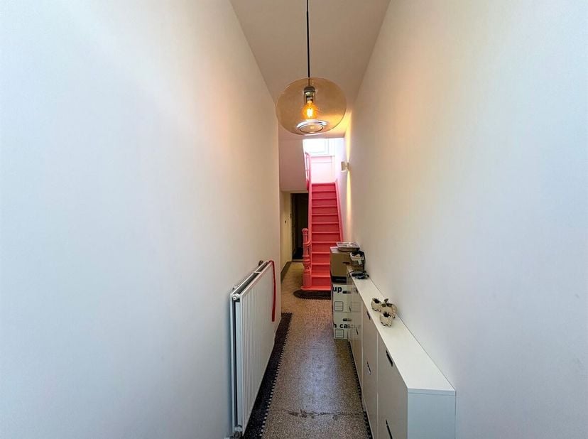 Karaktervolle woning in Mariaburg (Brasschaat) <br />
Ligging: <br />
De woning is gelegen in Mariaburg (Brasschaat), op wandelafstand van verschillen