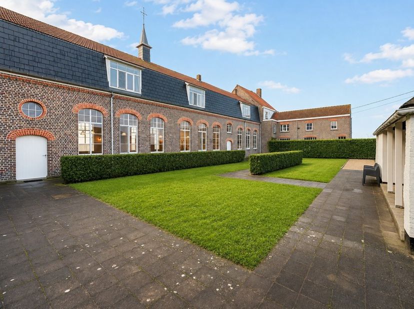 De vakantiewoning beschikt over een bewezen verhuurhistoriek en realiseert aantrekkelijke jaarlijkse inkomsten. De sterke bezettingsgraad, uitstekende