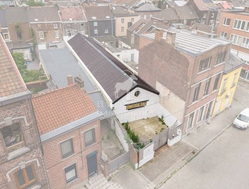                                         Entrepôt à louer à Charleroi, € 1.200

