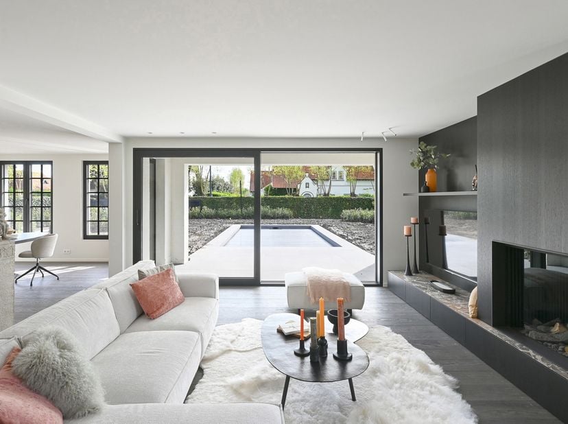 Villa ensoleillée entièrement rénovée avec piscine au Zoute<br />
Située dans un quartier résidentiel exclusif du Zoute, au calme dans une rue sans is