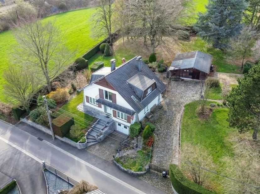 ***** OPTION ***** <br />
Découvrez cette charmante villa de +-250m² située à Sprimont, non loin du centre et de ses accès autoroutiers, dans un cadre