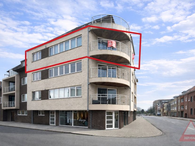 Dit verzorgd appartement bevindt zich op het derde verdiep van een residentie in Roeselare en geniet van een bijzonder centrale ligging. Winkels, scho