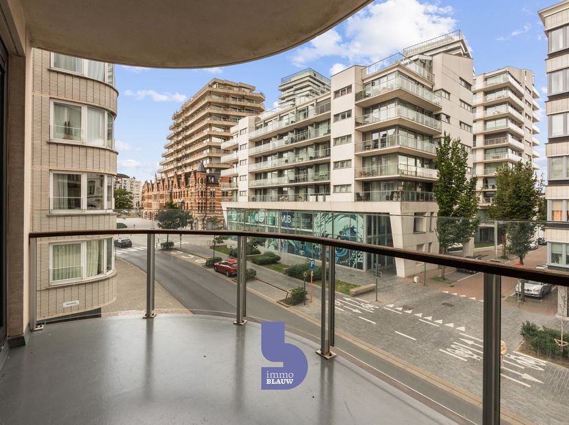 Op zoek naar een ruim, energiezuinig en veelzijdig appartement met een groot terras, op een centrale ligging in Oostende? Dit aangename appartement, g