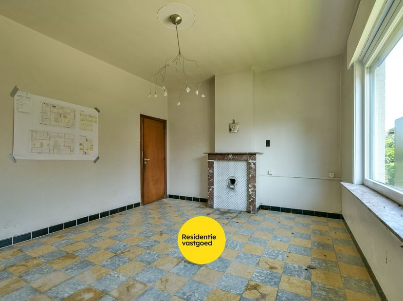 Welkom in de Wingensestraat 7 te Hertsberge, een te renoveren woning met garage, autostaanplaats en zonnige tuin, gelegen in het charmante Hertsberge.
