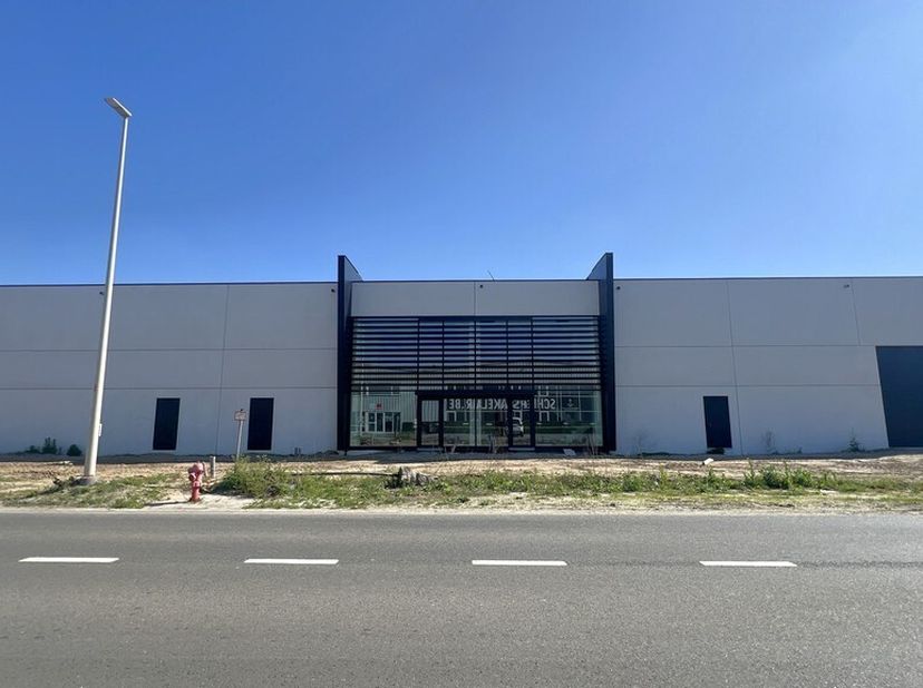 460m² nieuwbouw opslagruimte met 107m² kantoor en 4 parkeerplaatsen<br />
Ligging: op bedrijventerrein Durmakker, strategisch gelegen nabij R4, N9 en