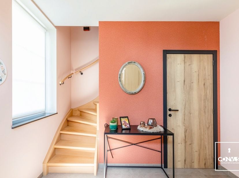 Deze perfect onderhouden woning met vijf slaapkamers&amp;nbsp;is gelegen op een centrale en groene locatie te Evergem. U heeft verschillende winkels, scho