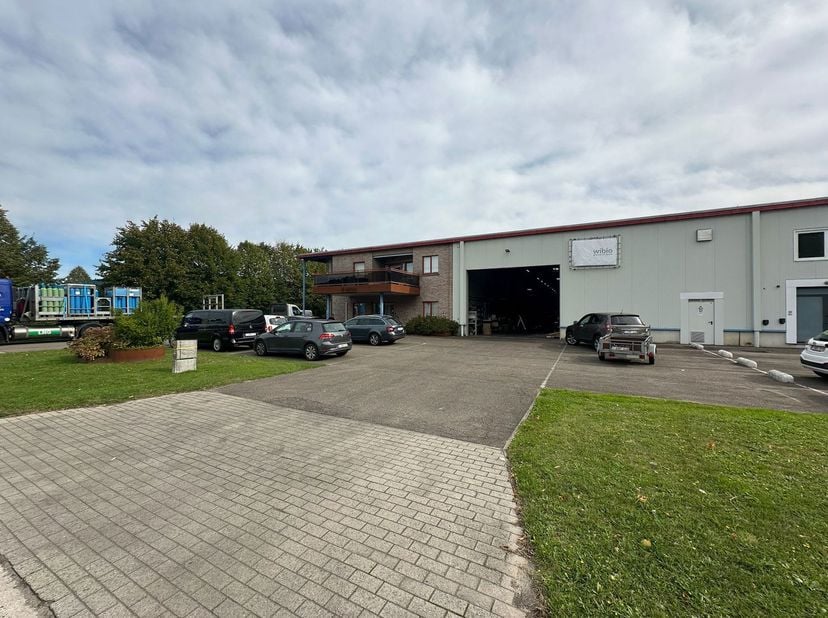 Bien professionnel à vendre
                    à 2390 Westmalle