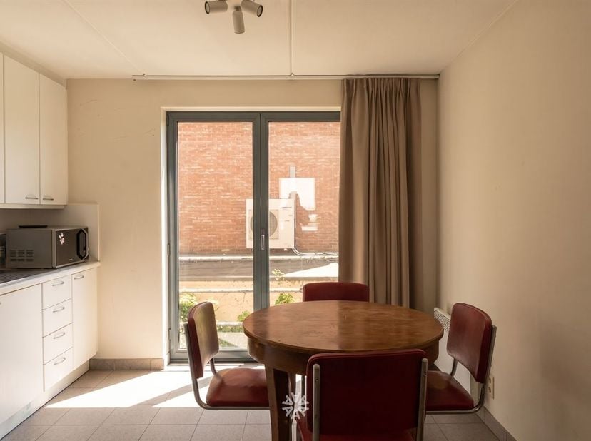 GENT - Woeringenstraat - Ben je op zoek naar een ruime studio te huur op wandelafstand van het Gent Sint-Pietersstation? Lees dan snel even verder!<br