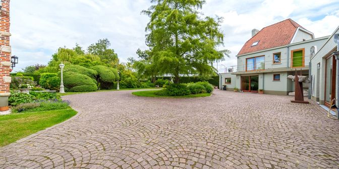 Bedrijfsvastgoed te koop in 8700 Tielt