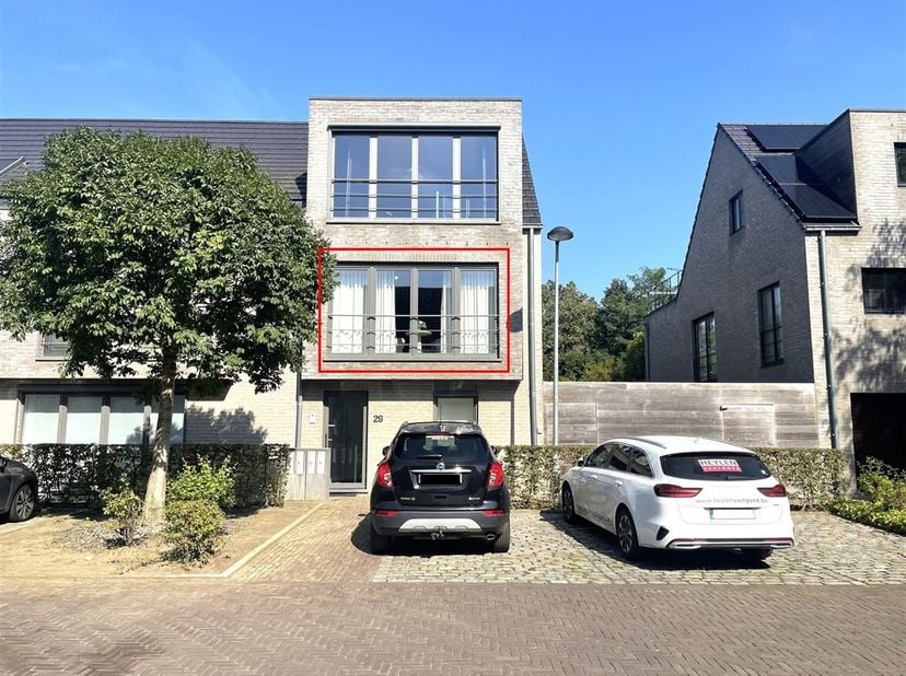 Appartement met 2 slaapkamers en groot terras op TOPlocatie in Heist-Op-Den-Berg<br />
Ligging : Dit appartement ligt in een rustige en kindvriendelij