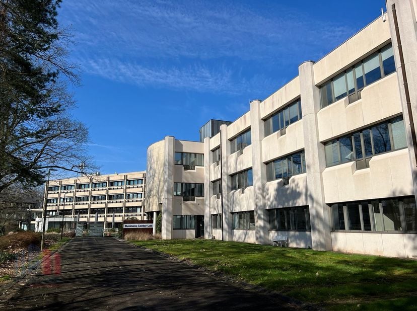 Fantastisch gelegen kantoren met een oppervlakte van 500 m² te koop op slechts 2 min. van de op- en afrit E40.<br />
De campus Bremhove is strategisch