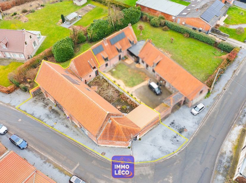 Découvrez ce charmant corps de ferme aménagé en chambres d'hôtes &amp; espace bien-être au cœur de la pittoresque campagne Tournaisienne ! Avec ses 510 m²