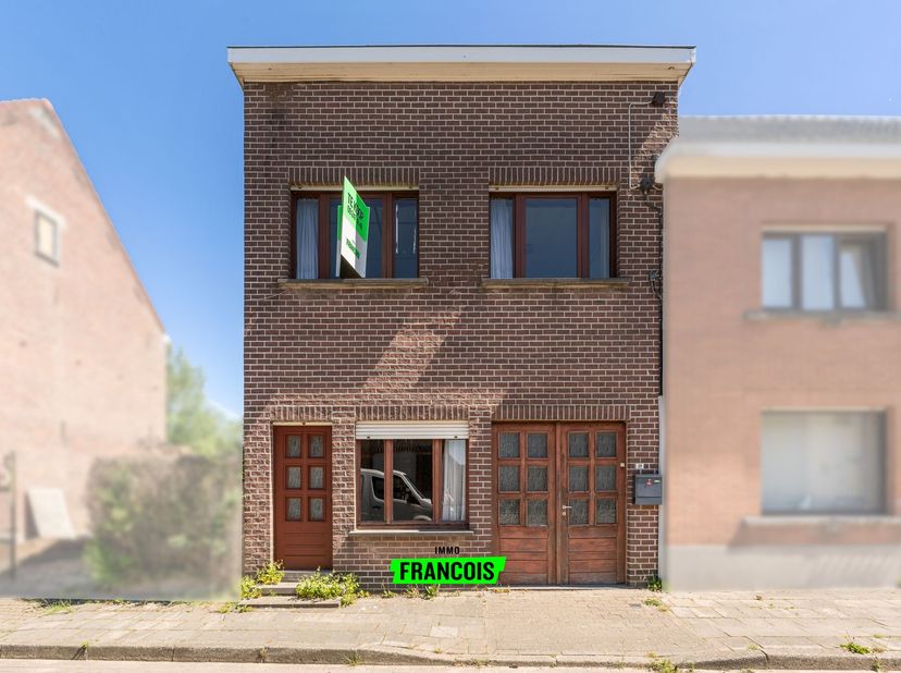 !! IN OPTIE BINNEN DE 2 WEKEN - COMPROMIS IN OPMAAK !!<br />
In het centrum van Balegem bevindt zich deze te renoveren woning, ideaal voor wie op zoek