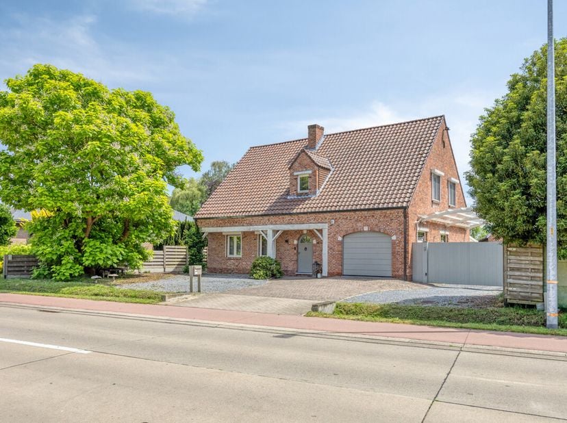 Bekijk zeker het “virtueel bezoek” of “3D tour” en krijg zo nog beter een beeld van wat deze prachtige woning u te bieden heeft, klik daarin op “plann