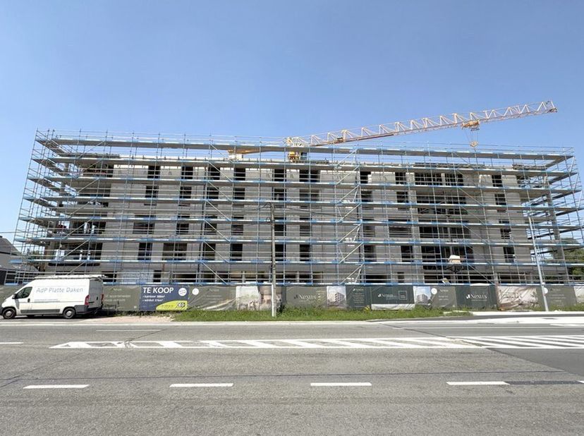 Bureau commercial bien situé (388,7m²) au rez-de-chaussée<br />
Emplacement : le long de la chaussée d'Anvers à Oostakker, en face de Brico et Mediama