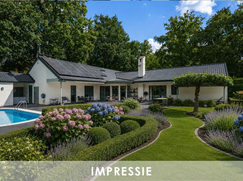 Charmante gelijkvloerse villa op ca. 3.660 m² in groene parkomgeving!<br />
Comfort, privacy en een uitstekende indeling met een idyllische ligging in