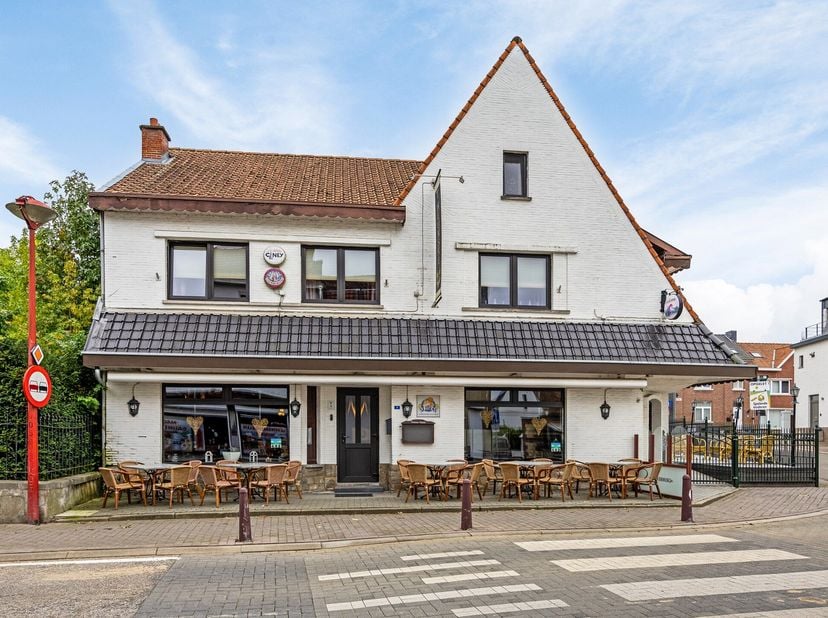 Restaurant ‘Het Heukske’ met bovenliggende woonst te koop in het gezellige Kanne, Riemst.<br />
<br />
Bent u op zoek naar een unieke kans om een geve