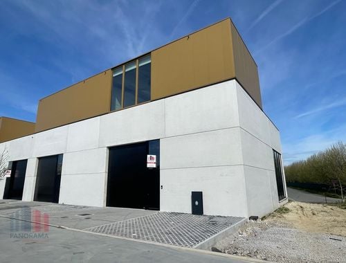                                         Bedrijfsgebouw te huur in Roeselare, € 1.900
