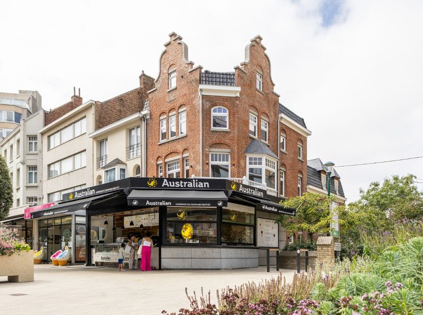 De Panne: Uitzonderlijk duplex-appartement te koop! Unieke locatie, unieke residentie, prachtige afwerking! Dit duplex-appartement bevindt zich in de
